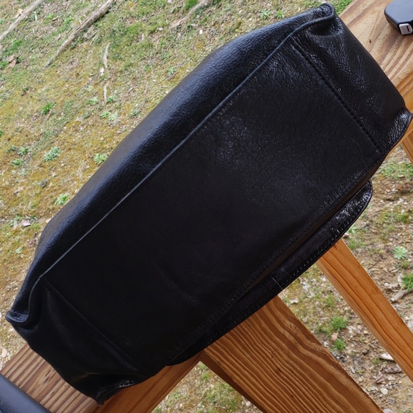 Black Leather Michael Kors handbag. - Picture 7 of 10
